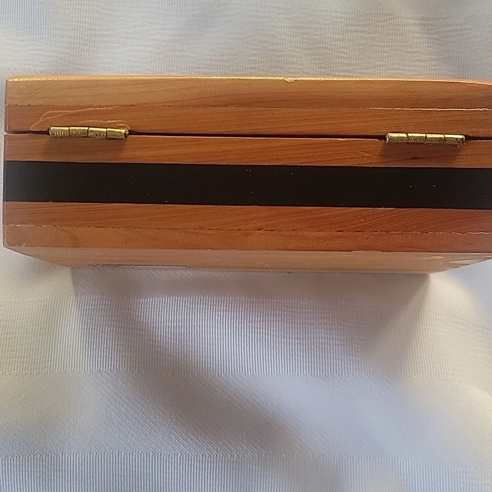 Artel La Paz Wooden Box with Mother of Pearl Inlaid Bird Design